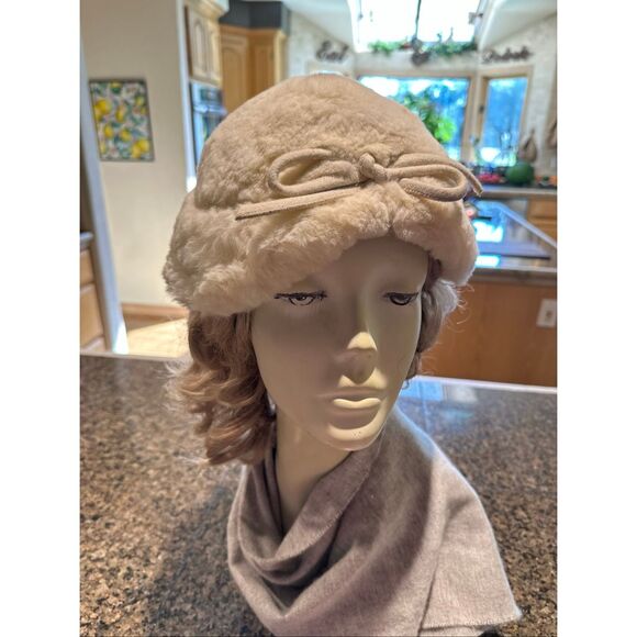 Vintage Abraham and Strauss faux fur hat - Picture 1 of 6